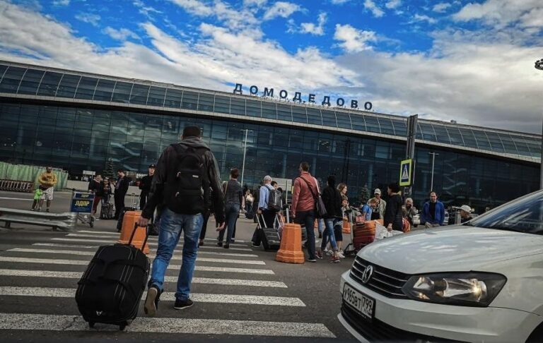 Фото для новини:В РФ рекордно зросла кількість росіян, що прагнуть емігрувати