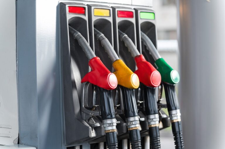 Фото для новини:В Україні знизилися ціни на пальне