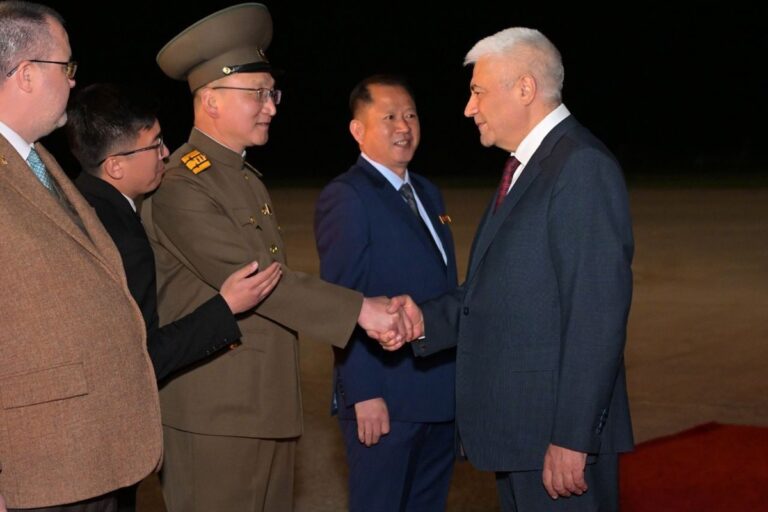 Фото для новини:Всеосяжне стратегічне партнерство: головний силовик РФ приїхав до КНДР