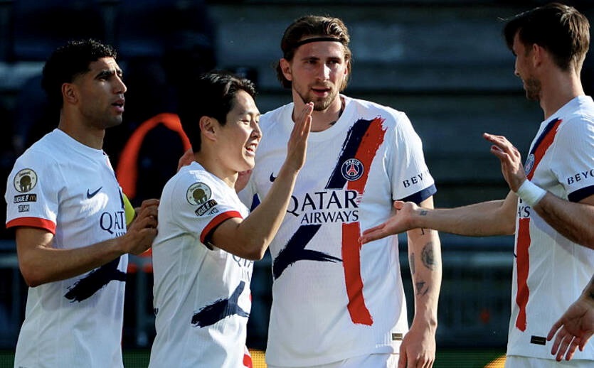 Фото для новини:Забарний отримав свої оцінки за матч Ліги 1