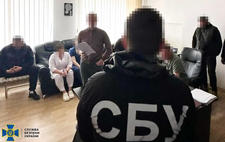 Фото для новини:Займалися схемами для ухилянтів: у Черкасах викрили медиків
