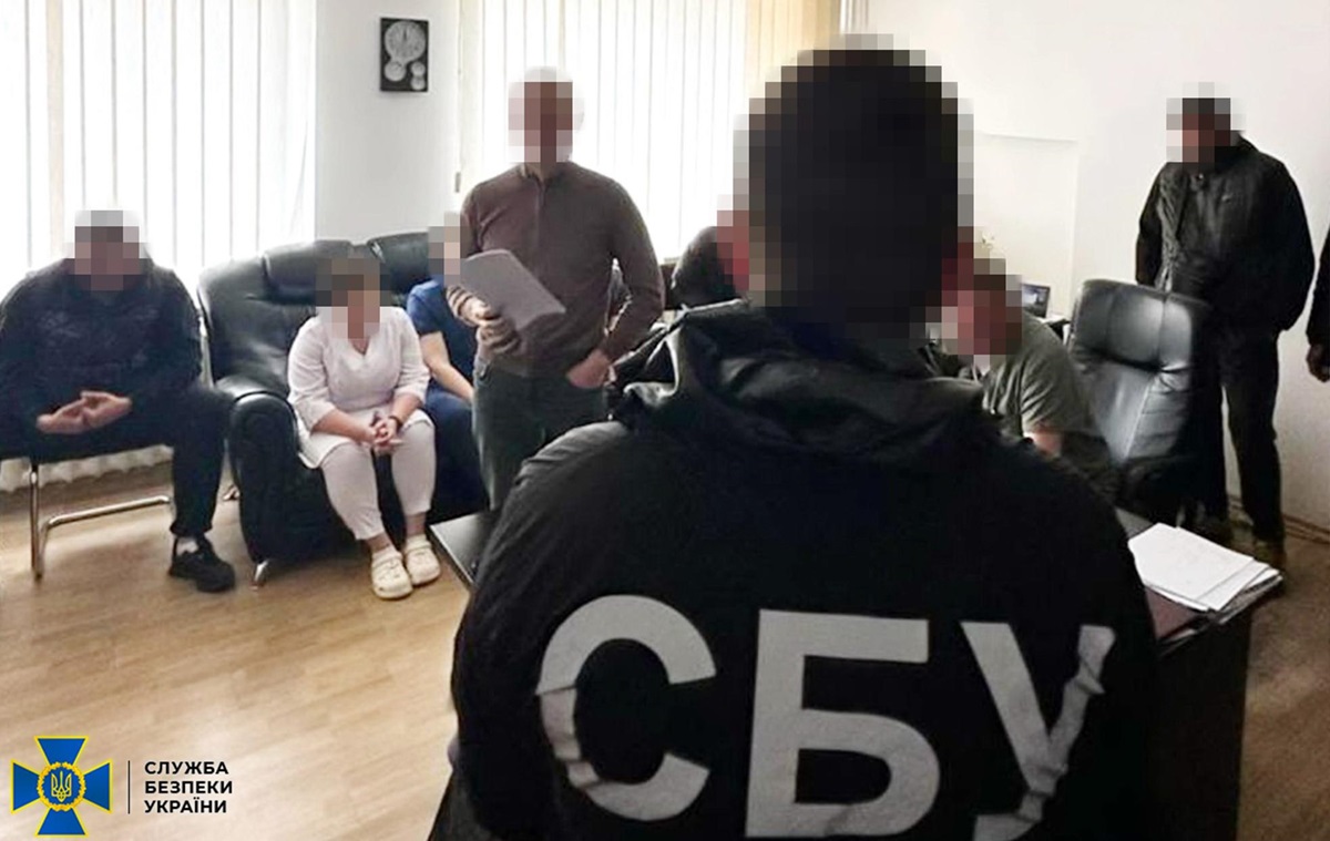 Фото для новини:Займалися схемами для ухилянтів: у Черкасах викрили медиків