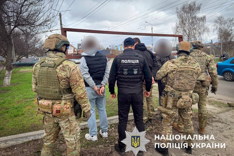 Фото для новини:Зливали пальне: на Сумщині викрили схему крадіжок техніки ЗСУ