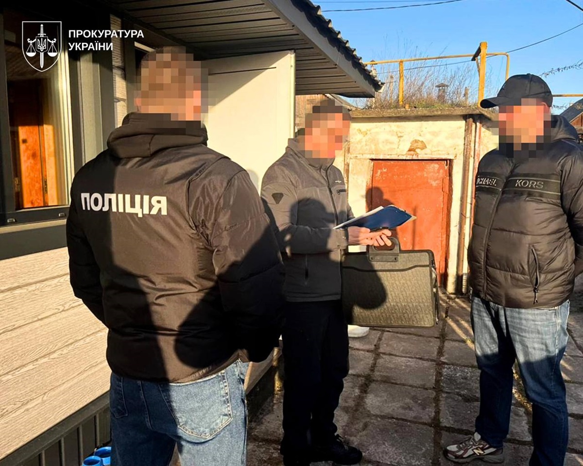 Фото для новини:Зловживання при закупівлях деревини для ЗСУ: проведено обшуки у 11 регіонах