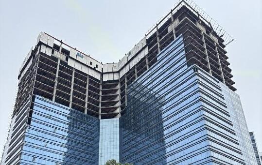 Фото для новини:ЗМІ дізналися, кому продали недобудований хмарочос Sky Towers у Києві