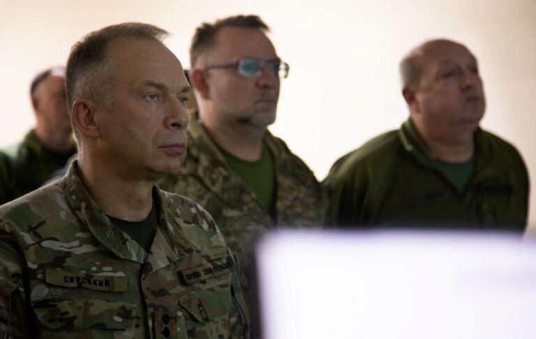 Фото для новини:ЗСУ утримують позиції на півдні - Сирський