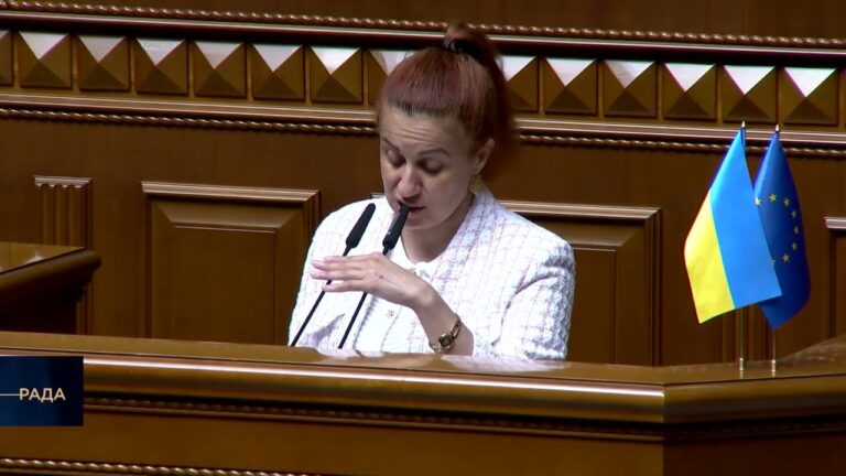 Фото для новини:Військові почесті під час встановлення кенотафу полеглим воїнам: парламент ухвалив Закон