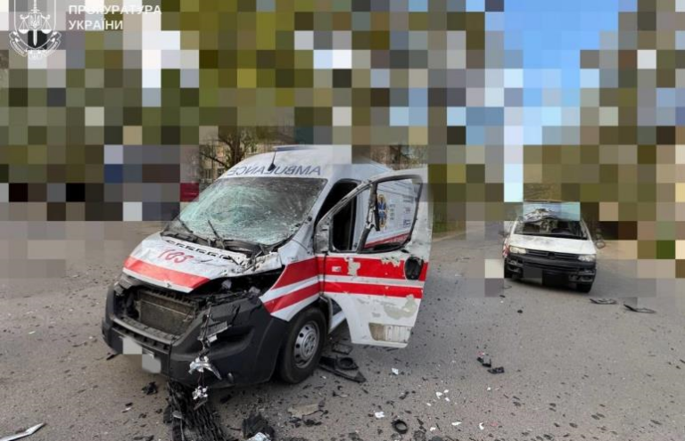 Фото для новини:Атака авто у Херсоні: зросла кількість постраждалих
