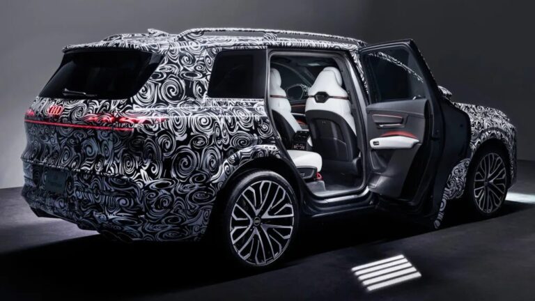 Фото для новини:Audi розсекретила салон нового кросоверу Q9