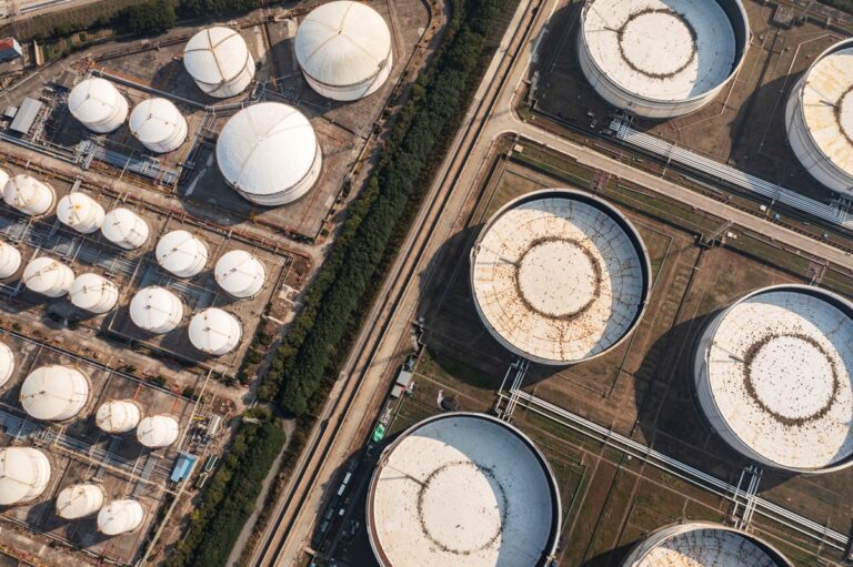Фото для новини:Азія вичерпала запаси нафти - аналітик