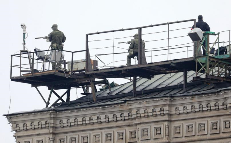 Фото для новини:Блок-пости та оточений кулеметниками Кремль: Москва готується до параду