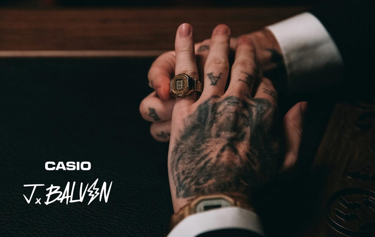 Фото для новини:Casio і J Balvin випустили мініатюрний цифровий годинник-каблучку