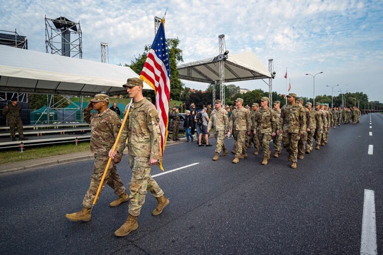 Фото для новини:Чому Трамп раптово відправив війська в Польщу