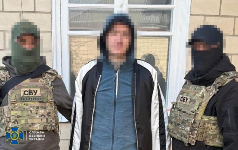 Фото для новини:Дезертир організовував підпали військових авто у Києві