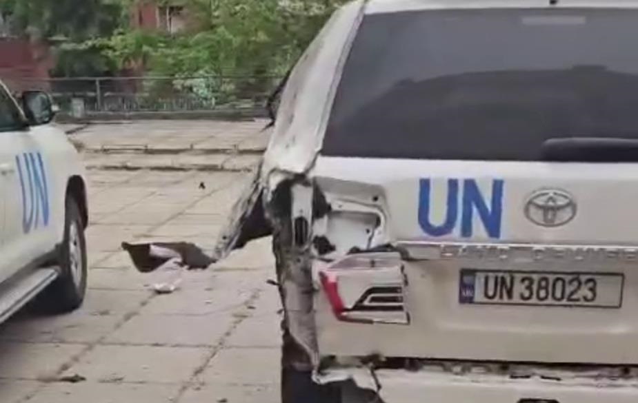 Фото для новини:Дрони РФ атакували Херсон: пошкоджені авто ООН, є загибла