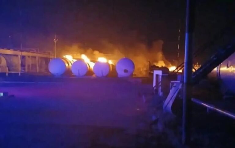 Фото для новини:Другий випадок за місяць: у Башкортостані загорілася нафтобаза