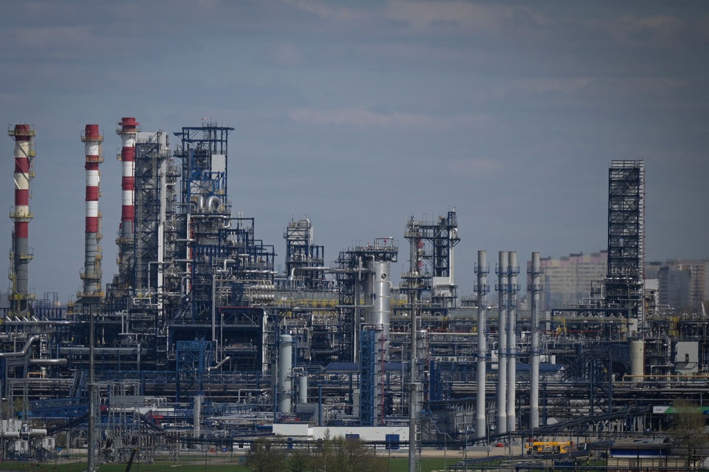 Фото для новини:Два найбільші НПЗ РФ зупинили переробку нафти