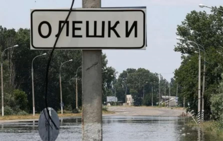 Фото для новини:Катастрофа в Олешках: люди помирають з голоду або гинуть на "дорозі смерті"