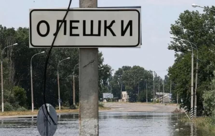Фото для новини:Катастрофа в Олешках: люди помирають з голоду або гинуть на "дорозі смерті"