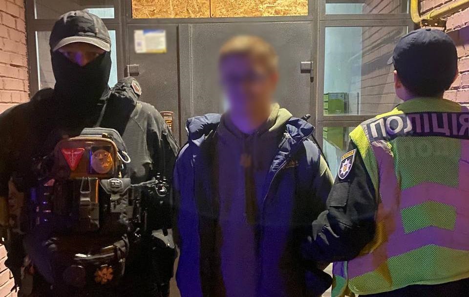Фото для новини:Киянин намагався підпалити відділення банку на замовлення РФ
