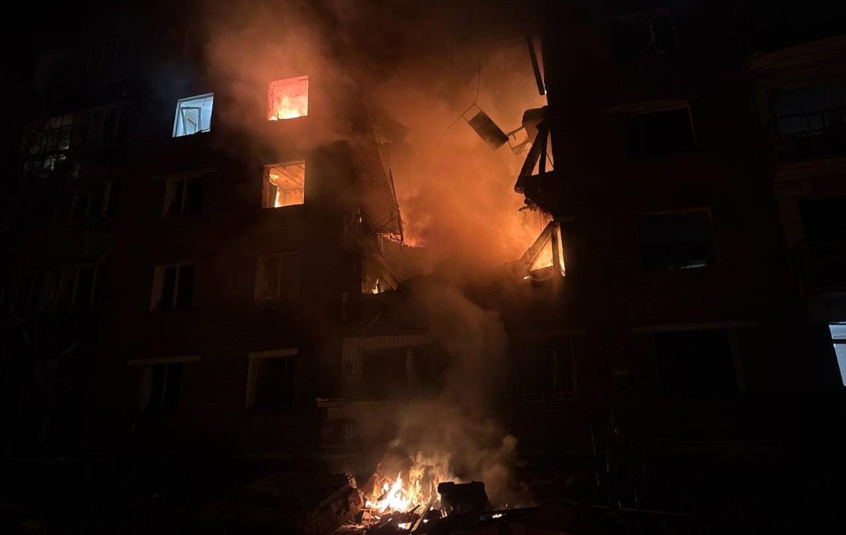 Фото для новини:Конотоп опинився під потужною атакою дронів РФ