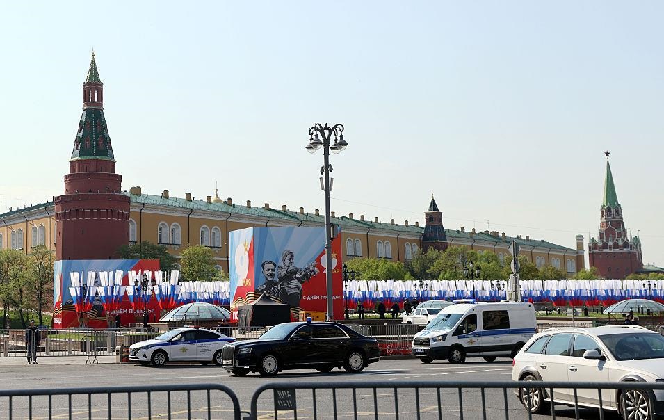 Фото для новини:Кремль відмінив запрошення іноземним ЗМІ на парад 9 травня