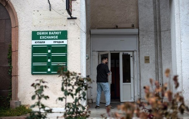 Фото для новини:Курси долара і євро зростають в обмінних пунктах