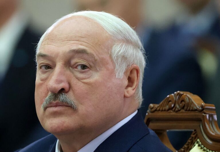 Фото для новини:Макрон зателефонував Лукашенку вперше з 2022 року