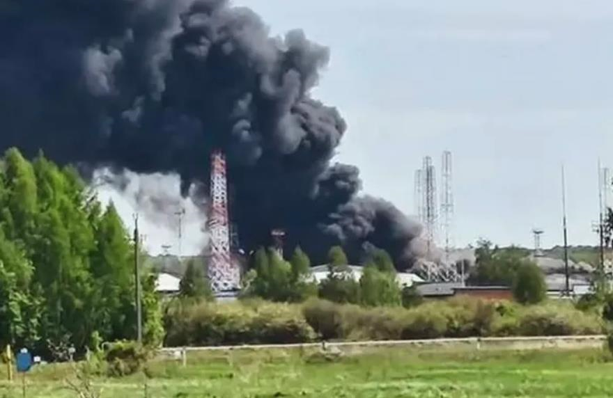 Фото для новини:Масштабна пожежа на стратегічному нафтовому об'єкті в РФ: є загиблі