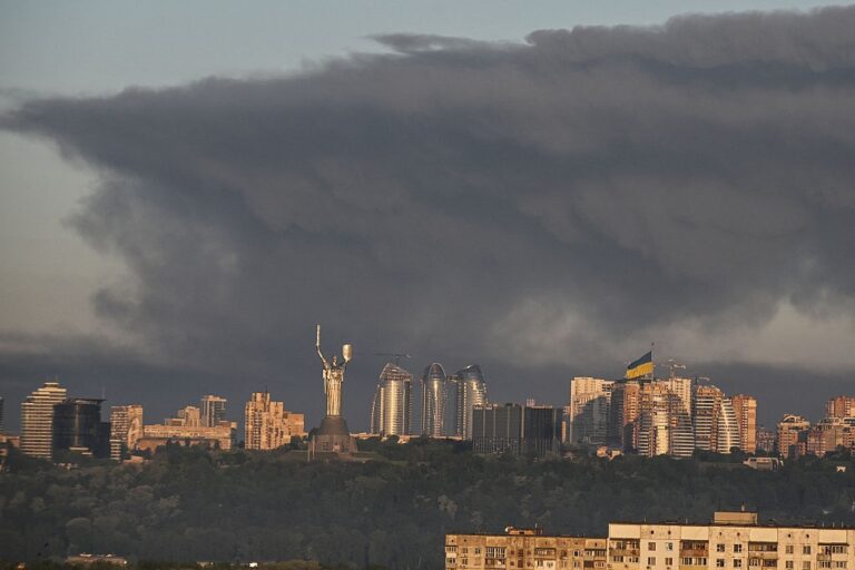 Фото для новини:Москва готує нову атаку і закликає покинути Київ