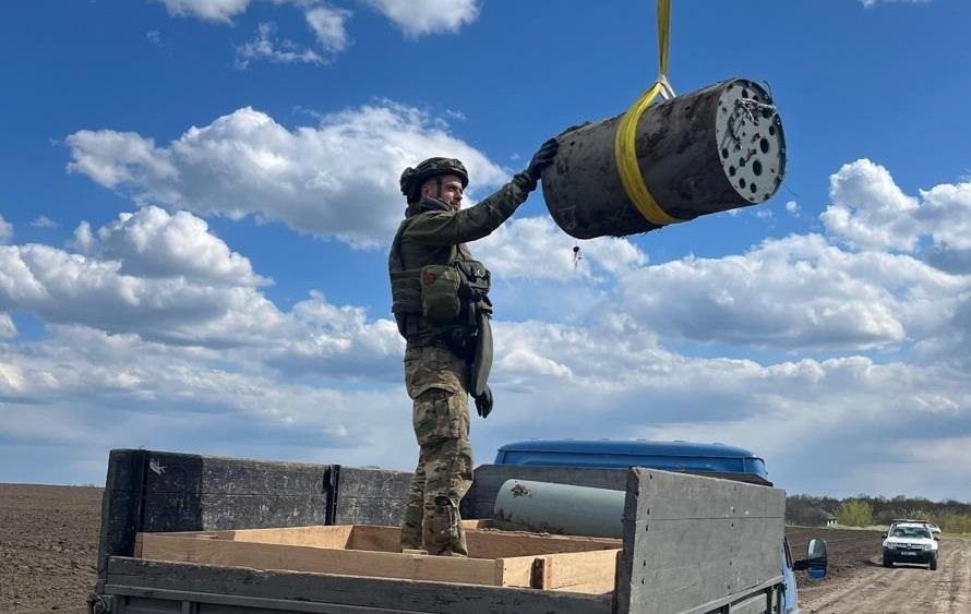 Фото для новини:На Кіровоградщині знешкодили ракету з двома зарядами по 400 кг