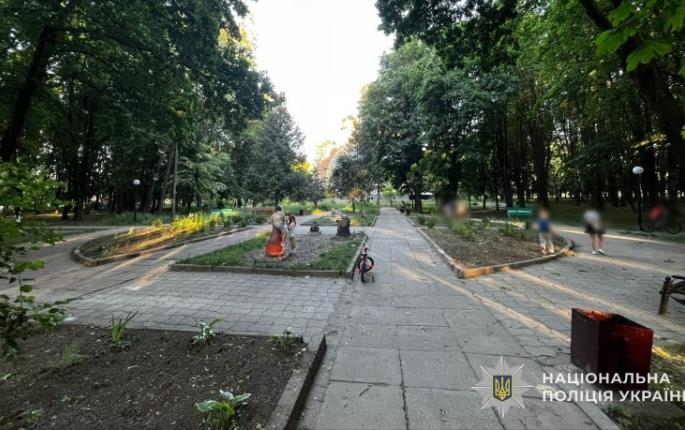Фото для новини:На Львівщині 10-річний хлопчик наїхав велосипедом на 3-річного малюка