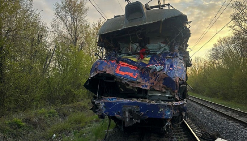 Фото для новини:На Львівщині автокран зіткнувся з поїздом, є загиблий