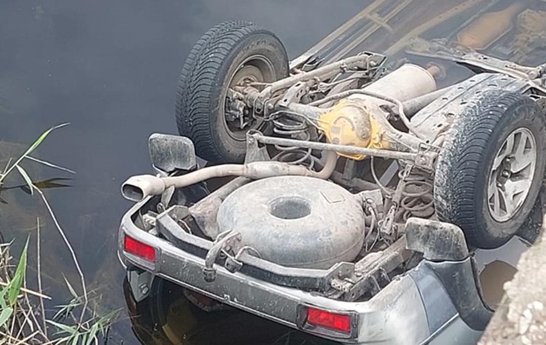 Фото для новини:На Миколаївщині автівка з пʼятьма дітьми впала з мосту