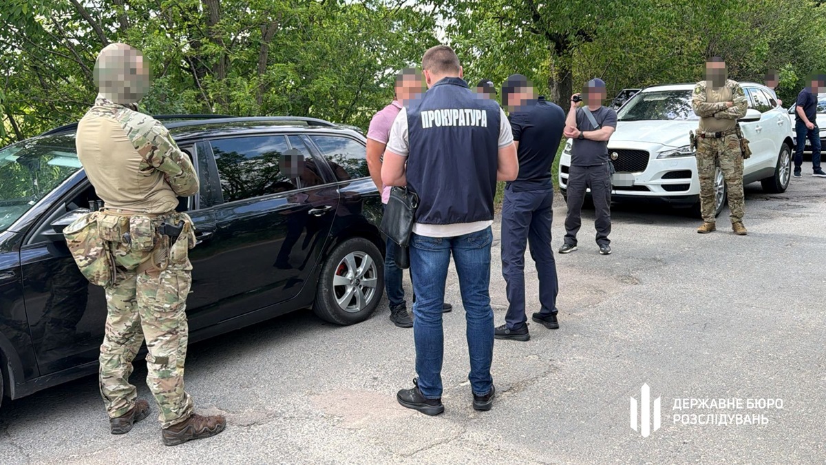 Фото для новини:На Закарпатті адвокат вимагав $9 тисяч за закриття справи СЗЧ