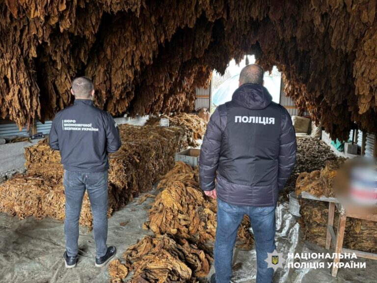Фото для новини:Організаторам тютюнового підпілля в Одесі оголосили підозри