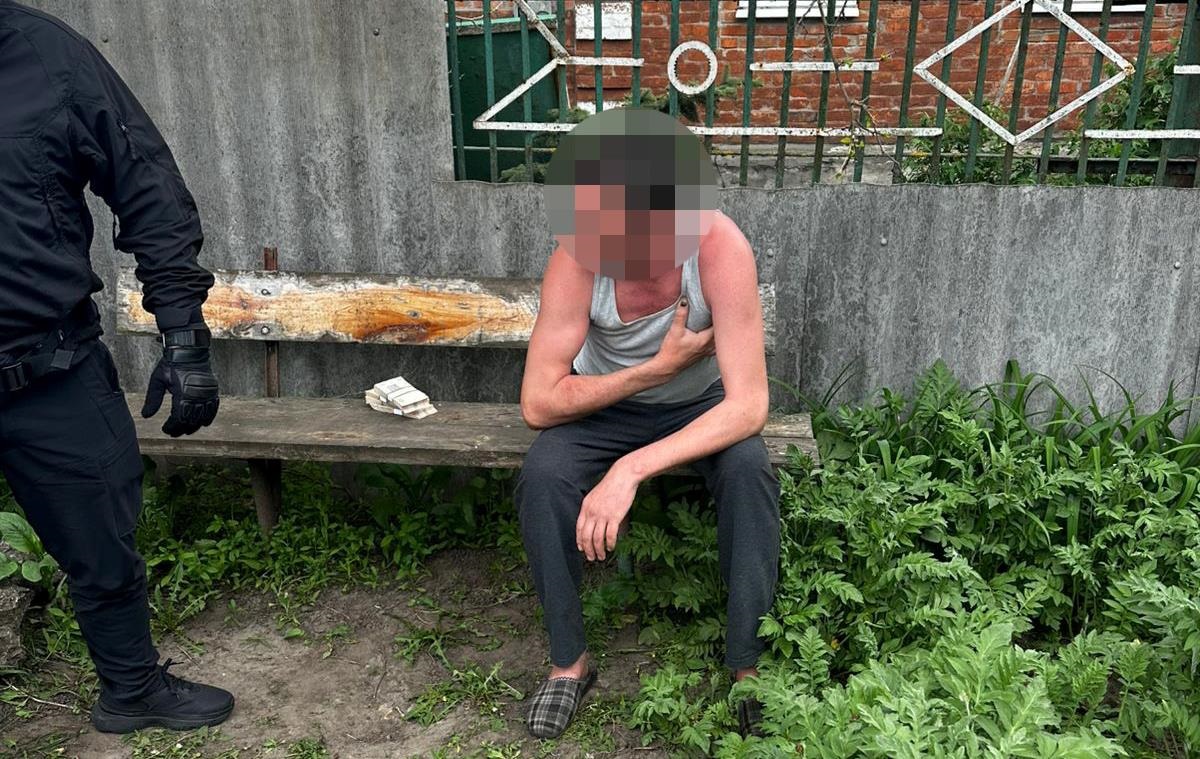 Фото для новини:П&rsquo;яного посадовця Держгеокадастру затримали на хабарі