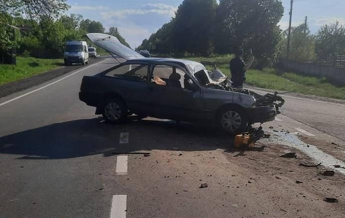 Фото для новини:Під Луцьком машина зіткнулася з автобусом: серед потерпілих - четверо дітей