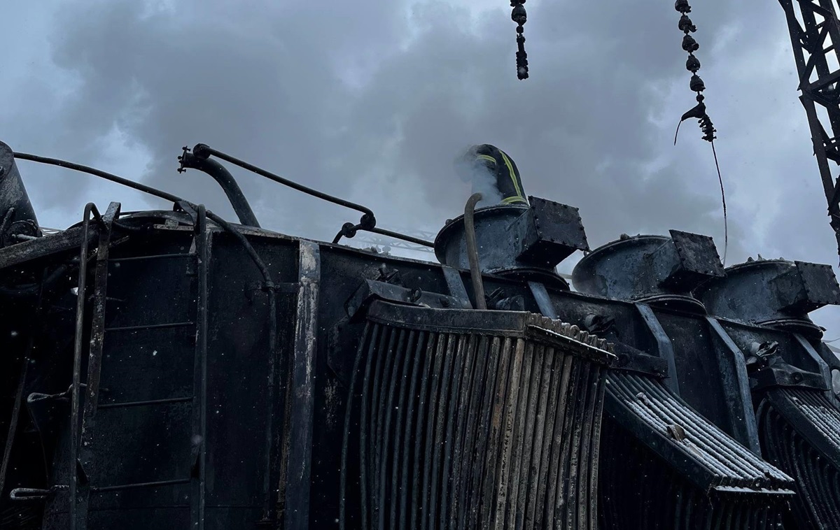Фото для новини:Під ударами енергетика шести областей - Укренерго