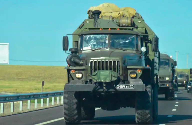 Фото для новини:Під ударом ЗСУ: окупанти обмежили рух вантажівок дорогою до Криму