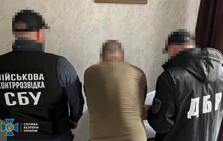 Фото для новини:Правоохоронці викрили незаконну виплату військовим 2,6 млн "бойових"