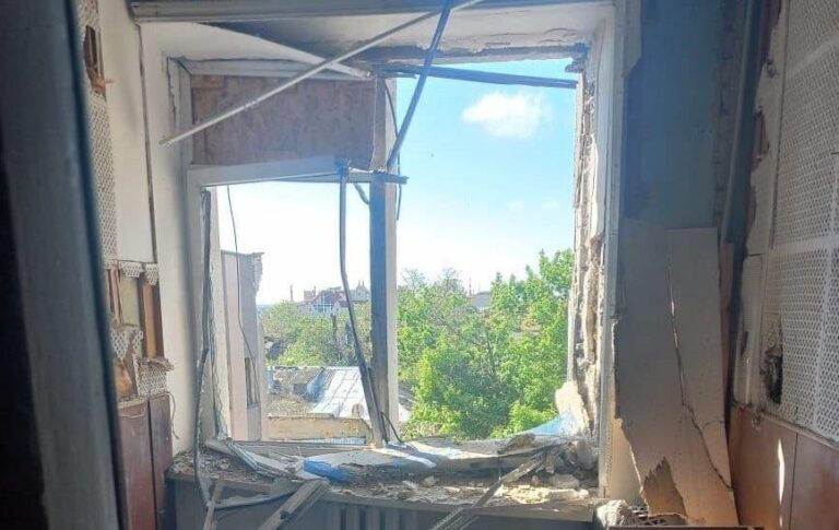 Фото для новини:Росія зранку атакує Херсон, є жертви