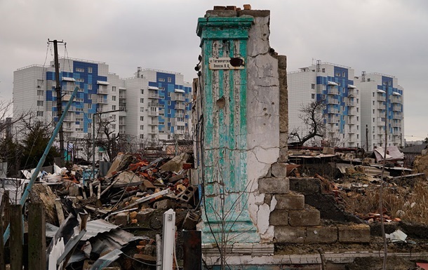 Фото для новини:Росіяни в Маріуполі переробили демонтовані будинки у 100 тис. тонн щебеню