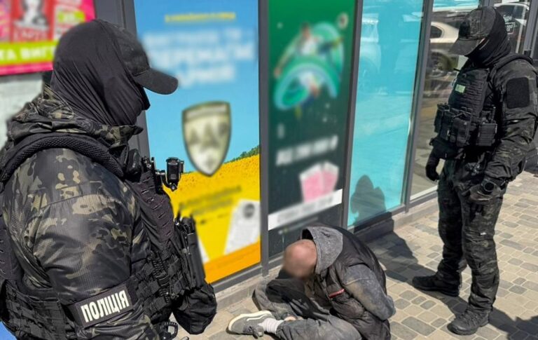 Фото для новини:Ряса замість форми: у Києві продавали "бронь" за $25 000