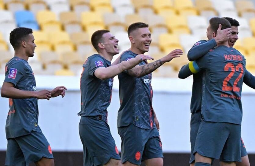 Фото для новини:Шахтар закріплює чемпіонський успіх у переривчастому матчі з Оболонню