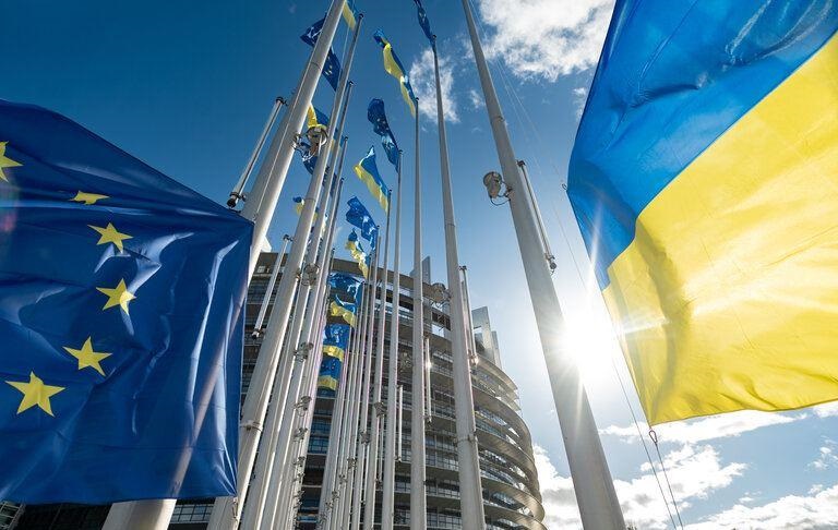 Фото для новини:Шукайте іншу фрау: чому ЄС хоче діалогу з РФ, а Меркель сказала "ні"