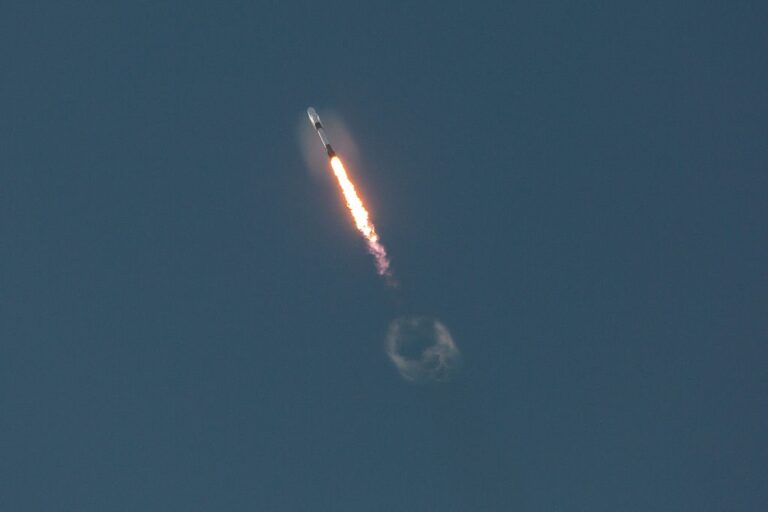 Фото для новини:SpaceX запустила новий супутник-шпигун