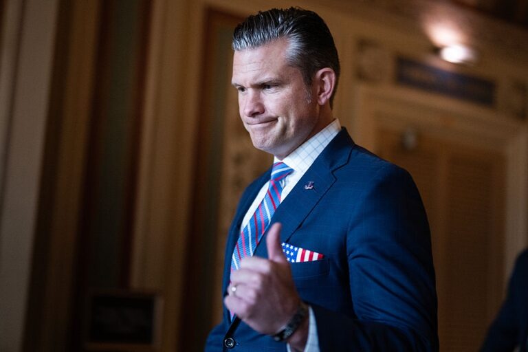 Фото для новини:США вчергове атакували судно наркоторговців