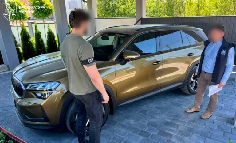 Фото для новини:Топпосадовці Франківщини організували схему на будівельних дозволах