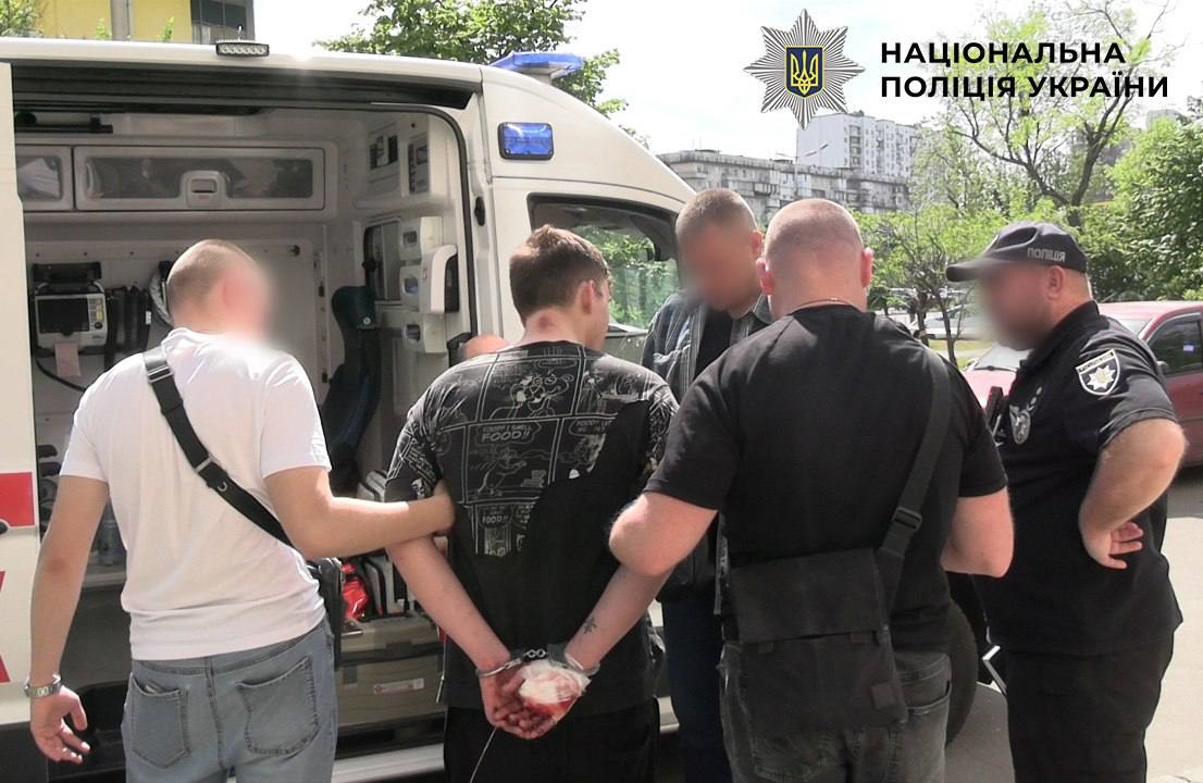 Фото для новини:У Києві чоловік зірвався з 11 поверху, тікаючи від росіянина